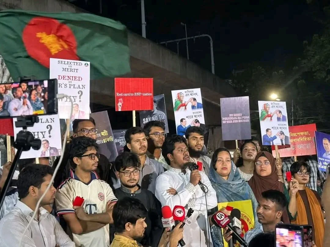 ‘বিএনপি-করনের বিরুদ্ধে রেড কার্ড’: প্রাথমিক শিক্ষক নিয়োগে প্রতিবাদ জাতীয় ছাত্রশক্তির — মতামত